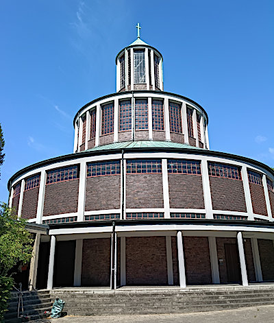Außenansicht der Auferstehungskirche in Essen