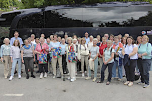 Reisegruppe der Ev. Kantorei vor der Abfahrt in Essen
