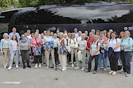 Reisegruppe der Ev. Kantorei vor der Abfahrt in Essen